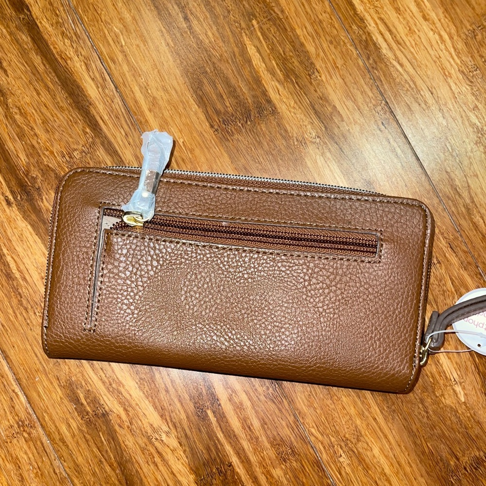NWT Relic Wallet - Picture 2 of 3